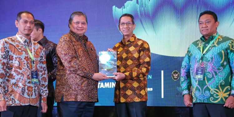 Pj Gubernur DKI Heru Catat Sejarah, Raih Piala Adipura untuk 5 Kota dan 1 Kabupaten