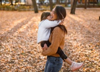 10 Cara Isi Tangki Cinta Anak agar Tumbuh Percaya Diri, Bunda Wajib Tahu!