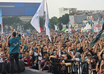 Teriakan ‘Rakyat Bersatu’ Menggema dalam Kampanye Akbar Airin-Ade di Panongan