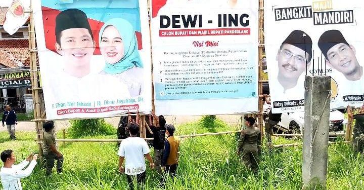Masuk Masa Tenang, KPU Pandeglang Bersihkan Alat Peraga Kampanye