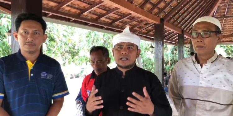 Desa Bandung Kedatangan Tamu Seorang Profesor dari Malaysia