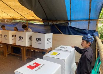 Sulit Dijangkau, KPU Pikul Logistik Pilkada Banten ke Baduy