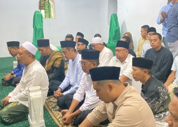Andra Soni Ziarah ke Makam Sultan Banten