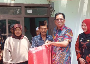 Ratusan Rumah Rusak Diterjang Puting Beliung, Pj Walikota Serang Berikan Bantuan