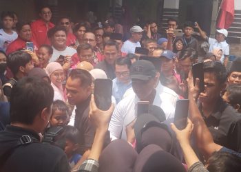 Kaesang Bagi-bagi Susu dan Buku Gratis di Kabupaten Tangerang