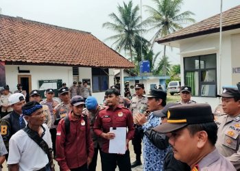 Memanas, Aksi Masyarakat Desa Margajaya di Lebak Tuntut Kades Mundur