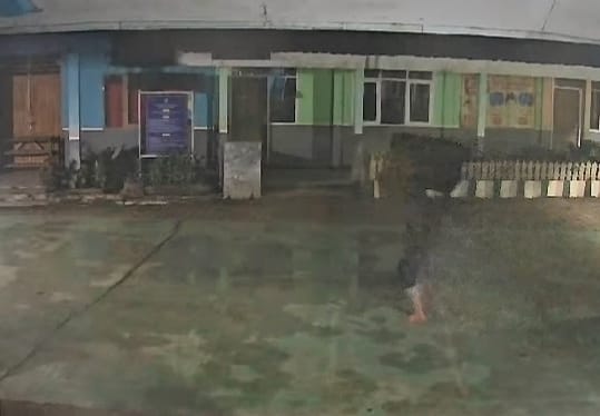 Terekam CCTV Maling di Lebak Bobol Dua SD Negeri, Tiga Unit Laptop Raib