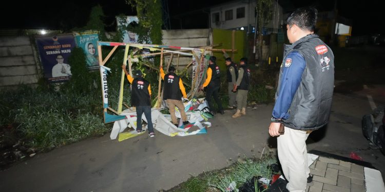 KPU Tertibkan Alat Peraga Kampanye Calon Gubernur dan Wakil Gubernur Banten