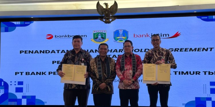 Bank Banten dan Bank Jatim Teken Shareholder Agreement