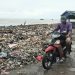 Duh! Pantai Teluk Kembali Dipenuhi Sampah