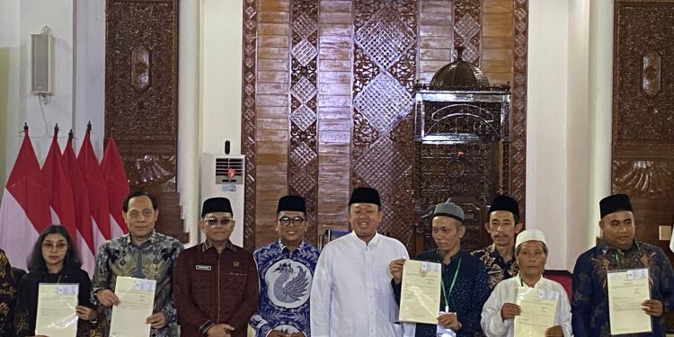 Menteri ATR/BPN Bagikan 1.334 Sertipikat Hak atas Tanah di Banten