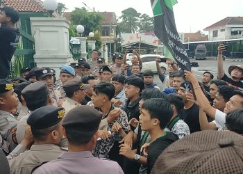 HMI Lebak Gelar Aksi, Desak DPRD Lebak Selesaikan Tujuh Permasalahan