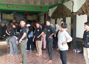 Lestarikan Budaya Banten, Puluhan Siswa PKBM Serbu Sanggar Seni di Pandeglang