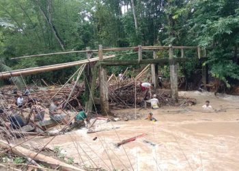 Jembatan Penghubung Dua Desa di Banjarsari Lebak Terputus Akibat Banjir