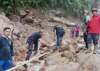 Tebing Curug Putri Gunung Pulosari Longsor