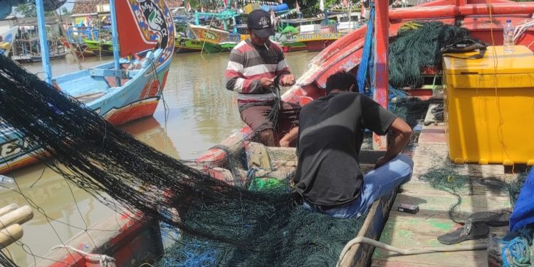 Cuaca Ekstrem, Nelayan di Bojonegara Tak Bisa Melaut