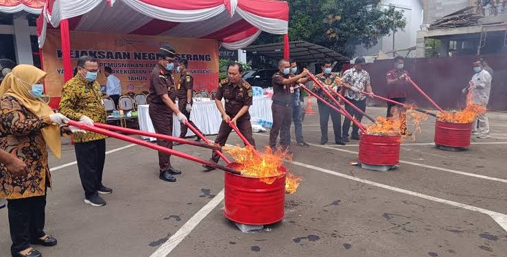 Barang Bukti dari 211 Perkara Selama Tahun 2024 Dimusnahkan Kejari Serang