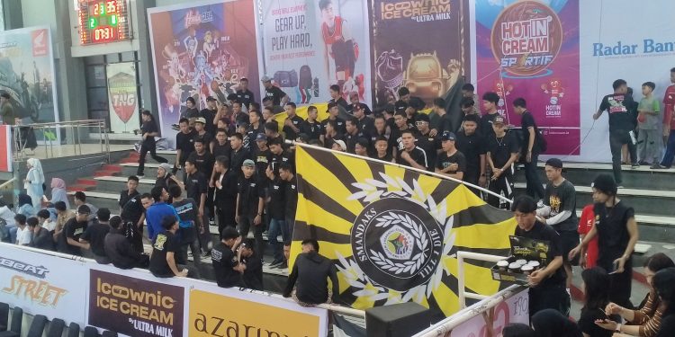 Totalitas Suporter SMAN 2 KS Cilegon yang Jauh-jauh Datang Demi Mendukung Tim Kesayangan