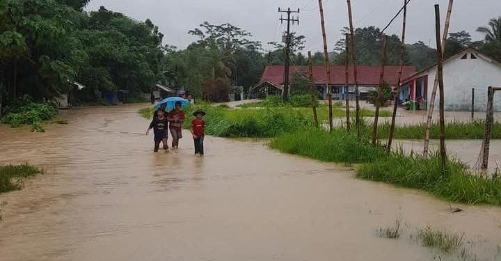 Banjir Landa Cileles Lebak, Sekolah dan Akses Jalan Terendam Parah