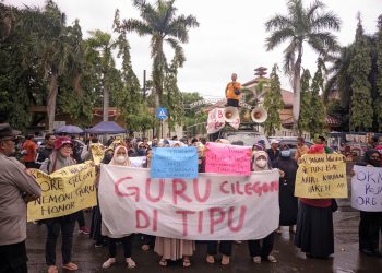 Honor Belum Dibayarkan Pemkot Cilegon, Guru Honorer Demo Kembali