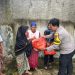 Babinkamtibmas Polsek Pasar Kemis Berikan Sembako Kepada Lansia Kurang Mampu