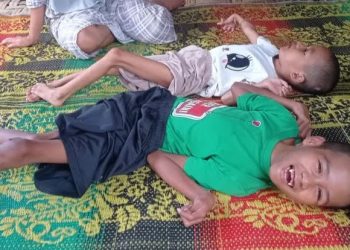 Belasan Tahun, Uus Merawat Dua Anaknya yang Lumpuh Layu