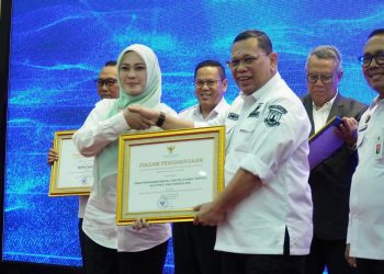 Bupati Irna Narulita Terima Penghargaan dari Kanwil Kemenkumham Banten