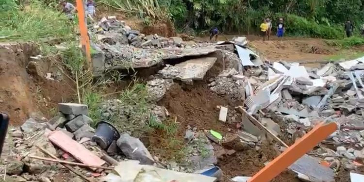 Tanah Longsor, Tiga Rumah di Panggarangan Hancur