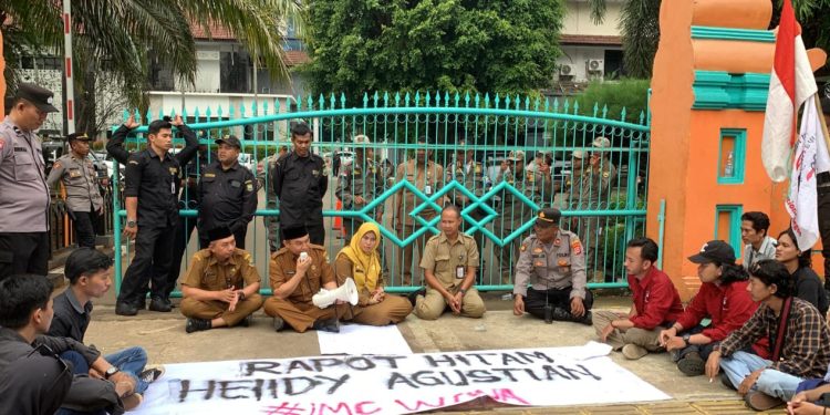 Aktivis IMC: Selesaikan Berbagai Permasalahan di Cilegon!