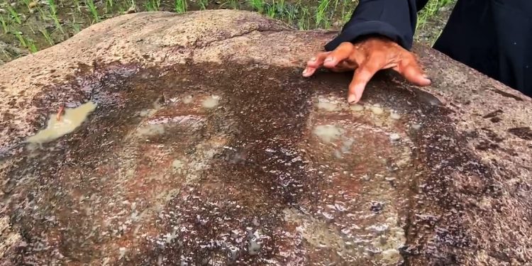 Mengenal Situs Batu Tapak Curug Seeng, Petilasan Kaki Raja di Lebak