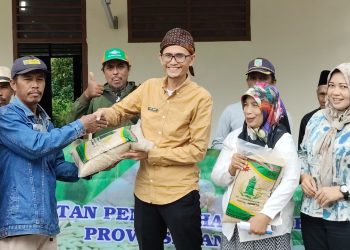 Ratusan Hektare Sawah di Serang Puso Akibat Banjir, Distan Beri Kelompok Tani Bantuan Benih