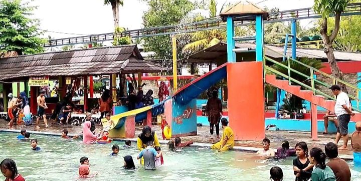 Libur Panjang, Pemandian Air Panas Cisolong Pandeglang Dipadati Pengunjung