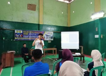 Mahasiswa KKM 03 STISIP Banten Raya Gelar Nobar Pulau Plastik di Pandeglang, Ingatkan Bahaya Sampah