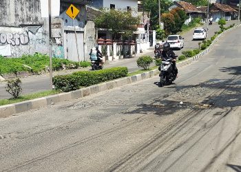 Warga Rangkasbitung Keluhkan Jalan Kota Rusak