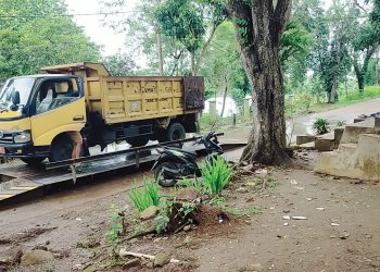 Warga Perumahan Kumalirang, Pandeglang Keluhkan Bau Sampah Menyengat