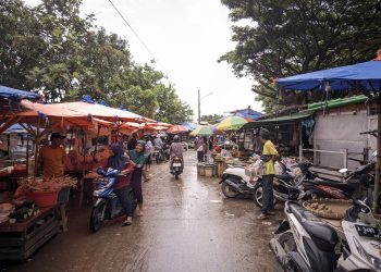 Pedagang di Pasar Keranggot Keluhkan Harga Bahan Pokok Tidak Stabil