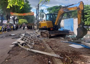 Bangunan Liar di Pasar Tamansari Mulai Dibongkar