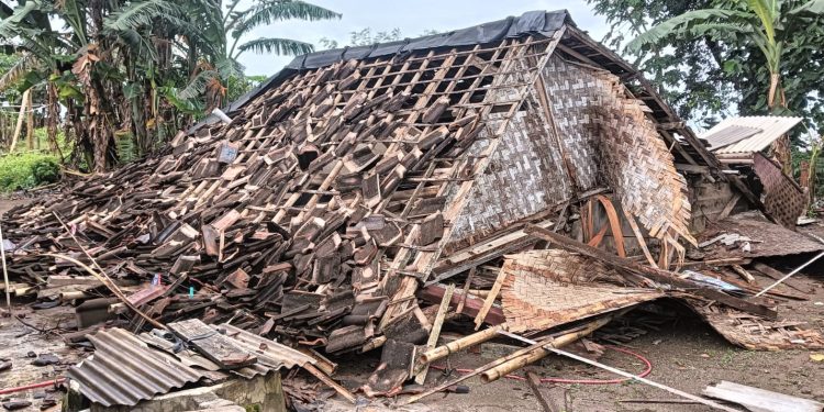 Puting Beliung Sapu Sumur, Satu Rumah Warga Ambruk