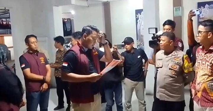 Diduga Terkait Pagar Laut, Bareskrim Polri Geledah Rumah Kades Arsin.
