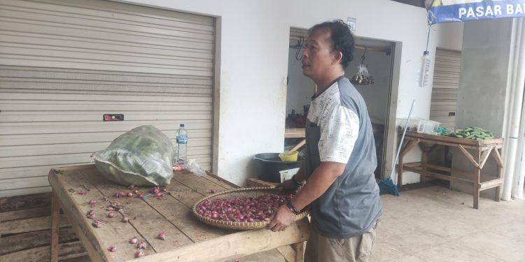 Jelang Ramadan, Sejumlah Bahan Kebutuhan Pokok di Pasar Baros Naik