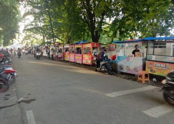 Bandel, Pedagang Kembali Berjualan di Luar Area Stadion Maulana Yusuf