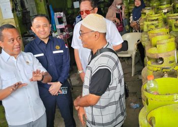 Menteri ESDM Bahlil Tinjau Pangkalan Elpiji 3 Kg di Kota Tangerang