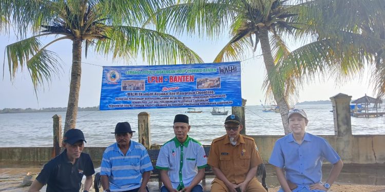 WALHI dan LPLH Banten Soroti Tumpahan Batubara di Pulau Popole