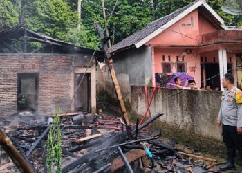 Dua Rumah di Cikedal Pandeglang Hangus Terbakar