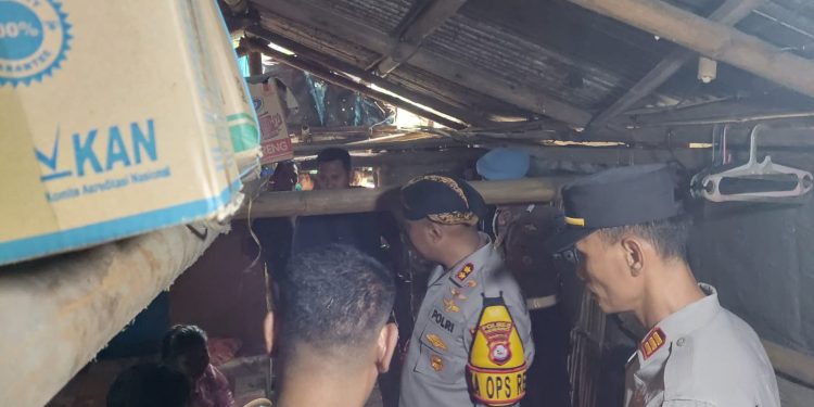 Kapolres Serang Renovasi Rumah Warga Bandung yang Tinggal Dibekas Kandang Kerbau