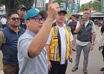 Pilar Marah, Pengusaha Jaringan Telekomunikasi Kembali Pasang Kabel Optik di Jalan Raya