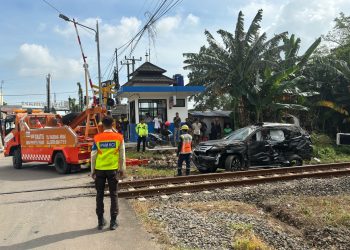 Mobil Pajero Ditabrak Kereta Api di Kemang Pusri, Pengemudi Tewas