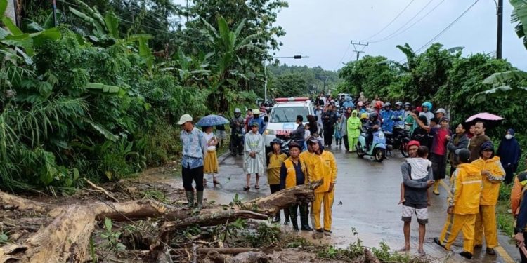 Bencana Banjir dan Longsor, Pemprov Banten Kerahkan Petugas dan Salurkan Bantuan