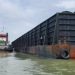 Cuaca Buruk Kapal Tongkang Batubara Terdampar di Teluk Labuan, Begini Kondisinya