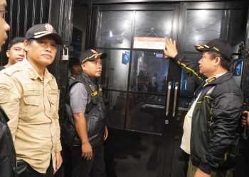 Langgar Aturan, Satpol PP Segel Tempat Biliard di Kelurahan Kaduagung Tigaraksa